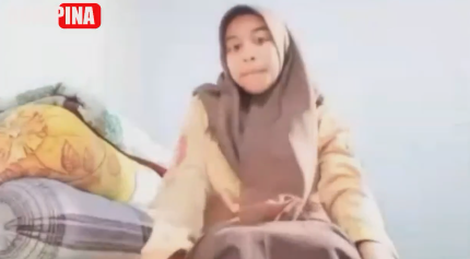 Cewek Viral Indo 2025 Jilat Bibir Basah
